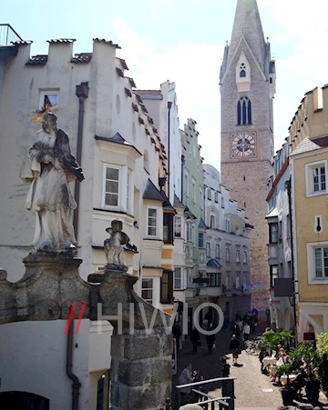 Die-Nepomukstatue-an-der-Adlerbrücke