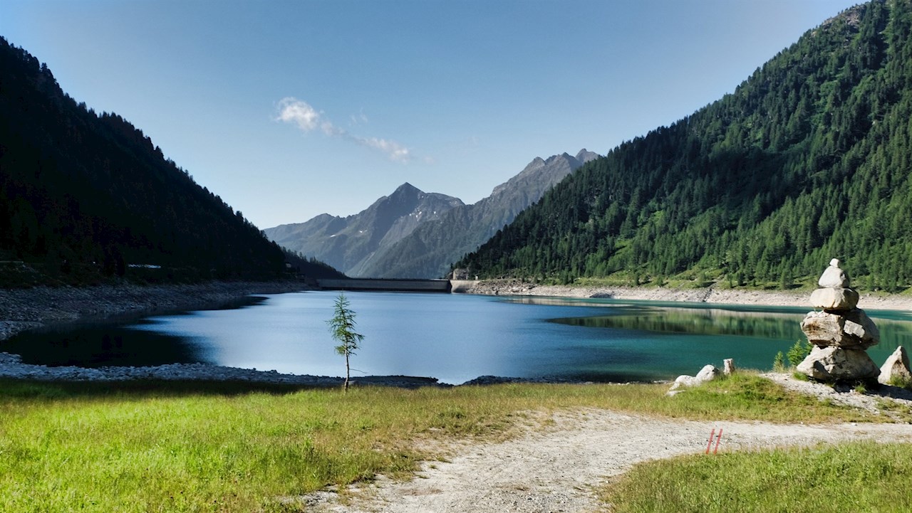 Neves Stausee Umrundung des Sees bei Lappach