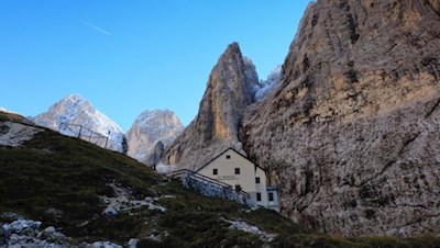 Ein Ausgangspunkt für zahlreiche Wanderungen und Klettertouren: die Grasleitenhütte auf 2165 m