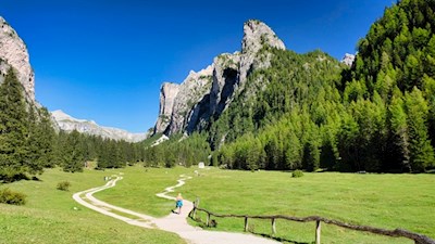 Das-malerische-Langental-bei-Gröden
